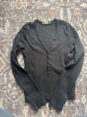 AMO size small Black Buttoned V‑Neck Ribbed Henley top